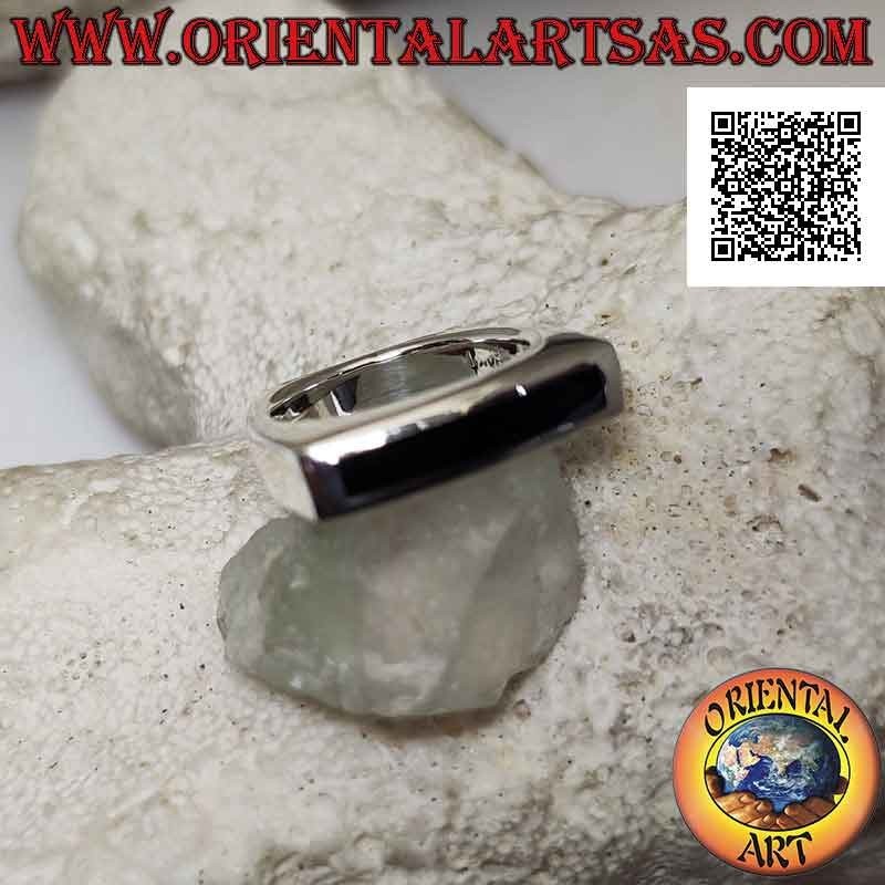 Bague en argent lisse avec onyx rectangulaire horizontal étroit et long sur cadre carré