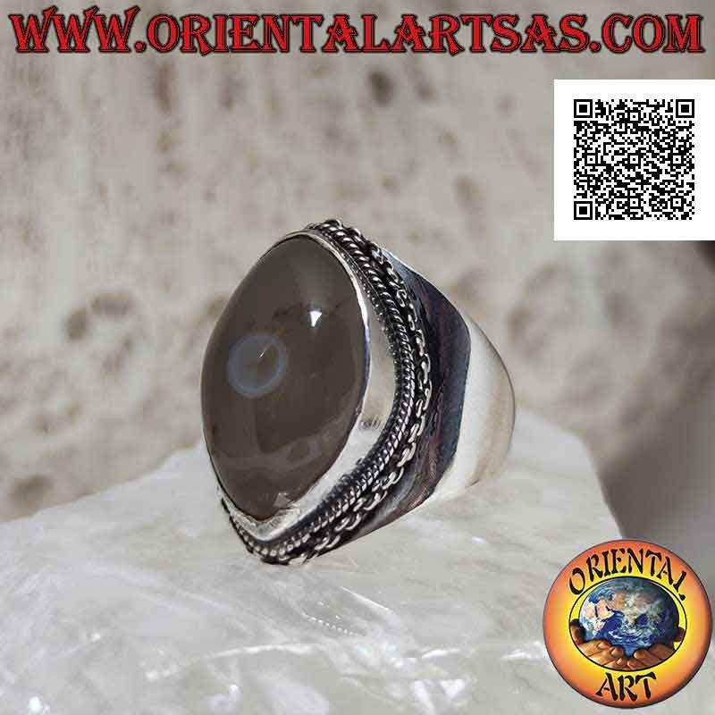 Anillo de plata con ágata ojo de Shiva grisáceo con lanzadera y borde de cadena en engaste liso (f)