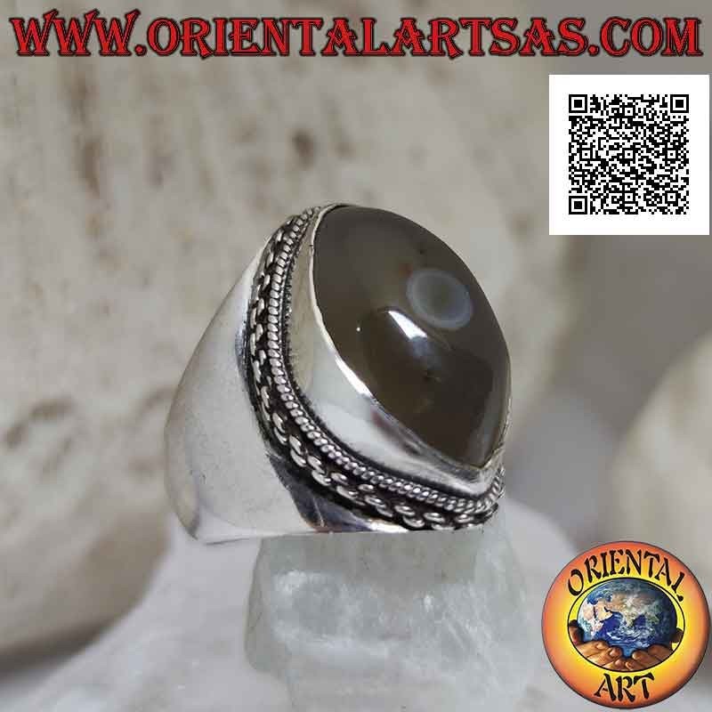 Bague en argent avec agate oeil de Shiva grisâtre avec navette et bord de chaîne sur monture lisse (f)