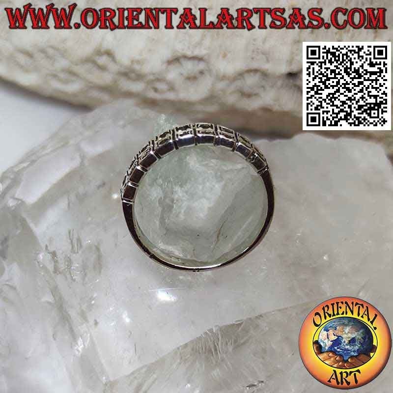 Anello in argento a fascia con due file di quadrati con marcassite al centro