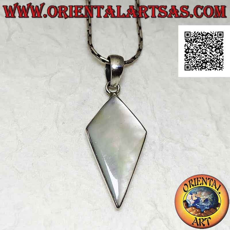 Pendentif en argent avec nacre rhomboïde deltoïde avec bord lisse