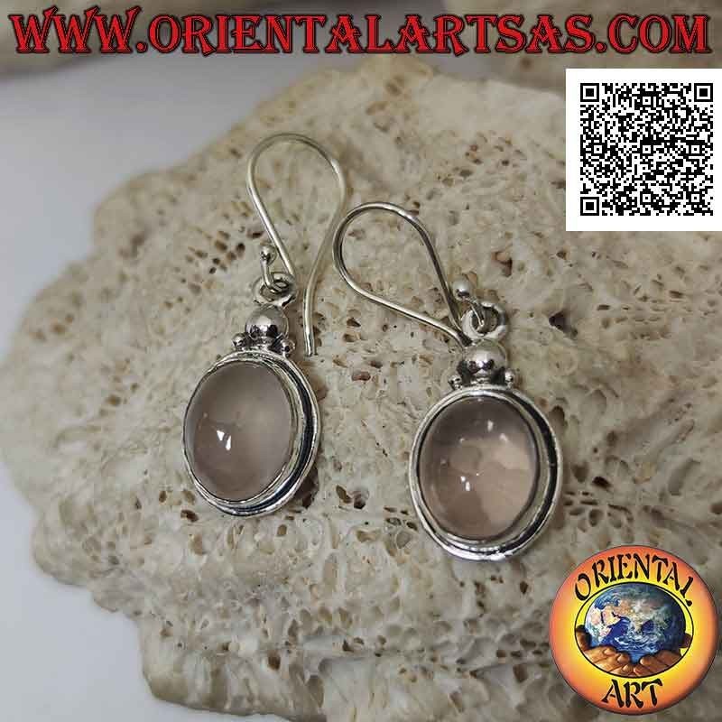 Pendientes de plata con cabujón de cuarzo rosa ovalado en engaste liso con borde saliente