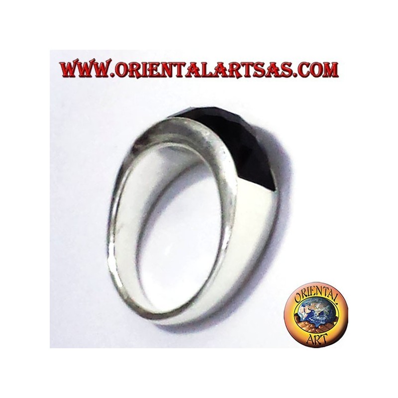 anillo de plata con ónix facetado curva