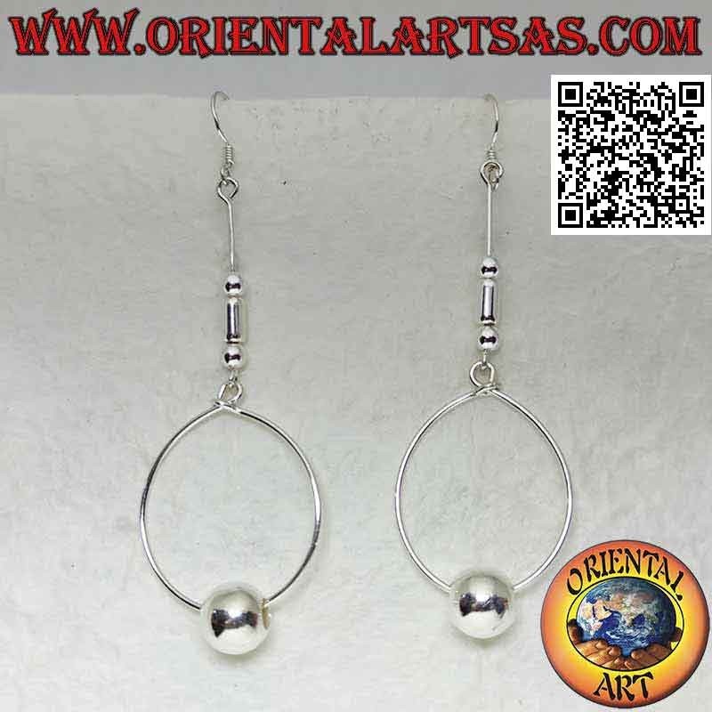 Pendientes de palanca de plata con esfera móvil en el óvalo colgante