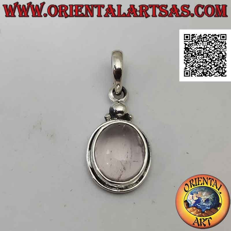 Ciondolo in argento con quarzo rosa ovale cabochon su montatura liscia con bordo sporgente