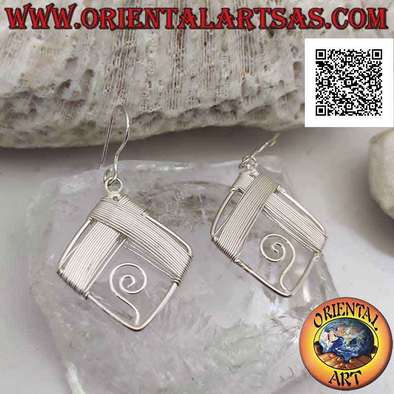 Boucles d'oreilles à levier en argent avec losange recouvert de fils et spirale à l'intérieur