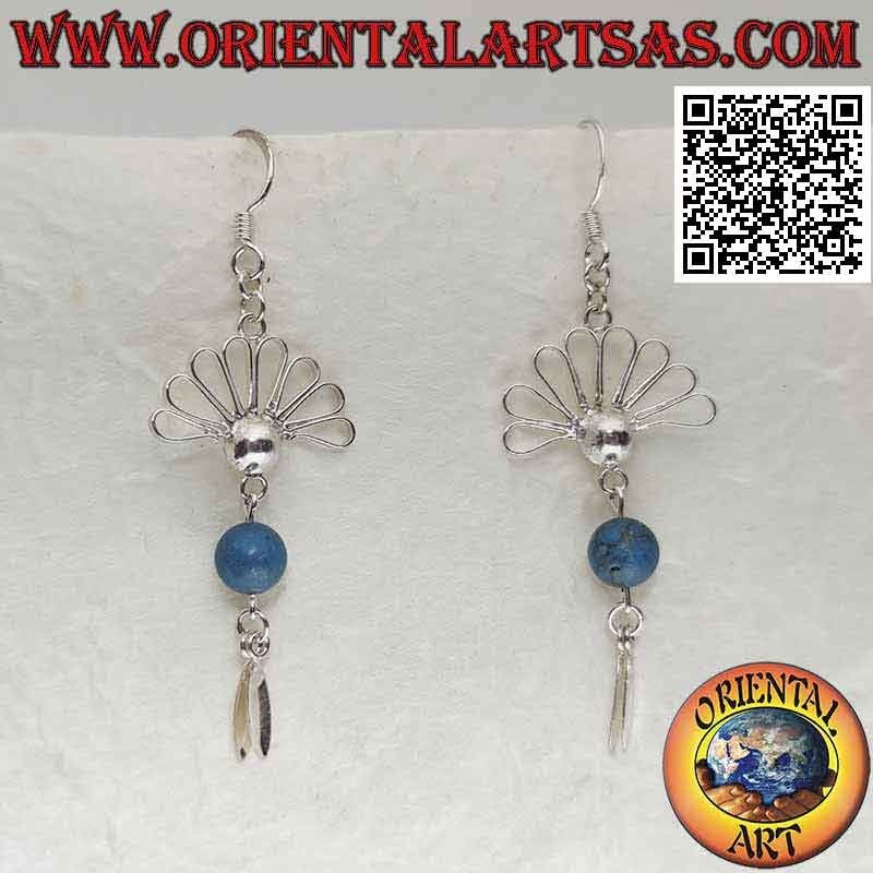 Boucles d'oreilles en argent avec partie d'une marguerite et perle turquoise avec pendentifs