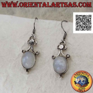 Pendientes de plata con piedra de luna ovalada cabujón con arcos arriba y trío de bolas abajo