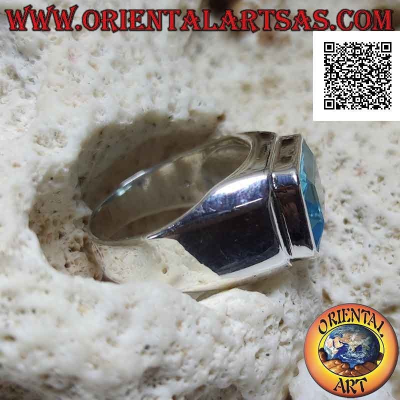 Anillo de plata lisa con topacio rectangular en relieve de talla baguette