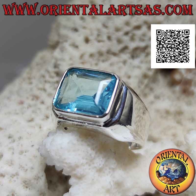 Bague en argent lisse avec une topaze taille baguette rectangulaire en relief