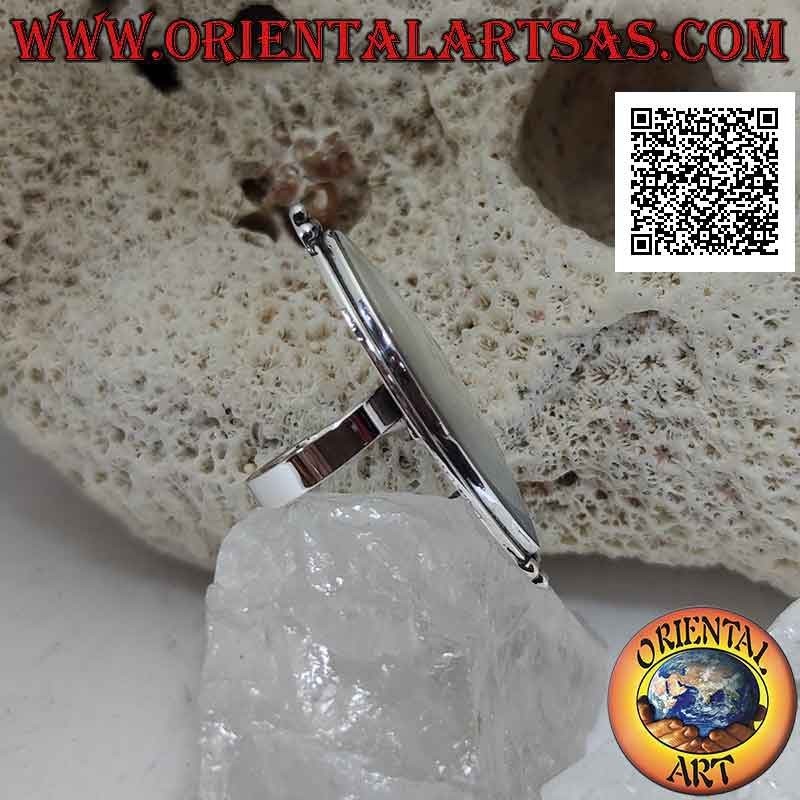 Anello in argento regolabile con grande madreperla a navetta su montatura liscia e tris di palline