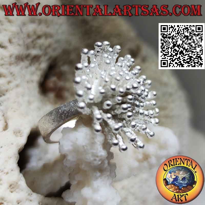 Bague en argent en forme d'anémone de mer avec finition satinée