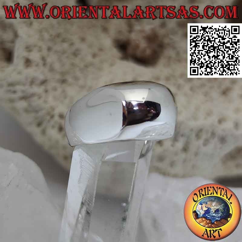 Smooth silver ring with rounded rise on the front