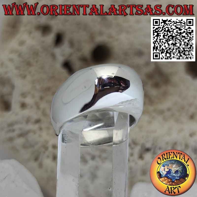 Bague en argent lisse avec taille arrondie sur le devant