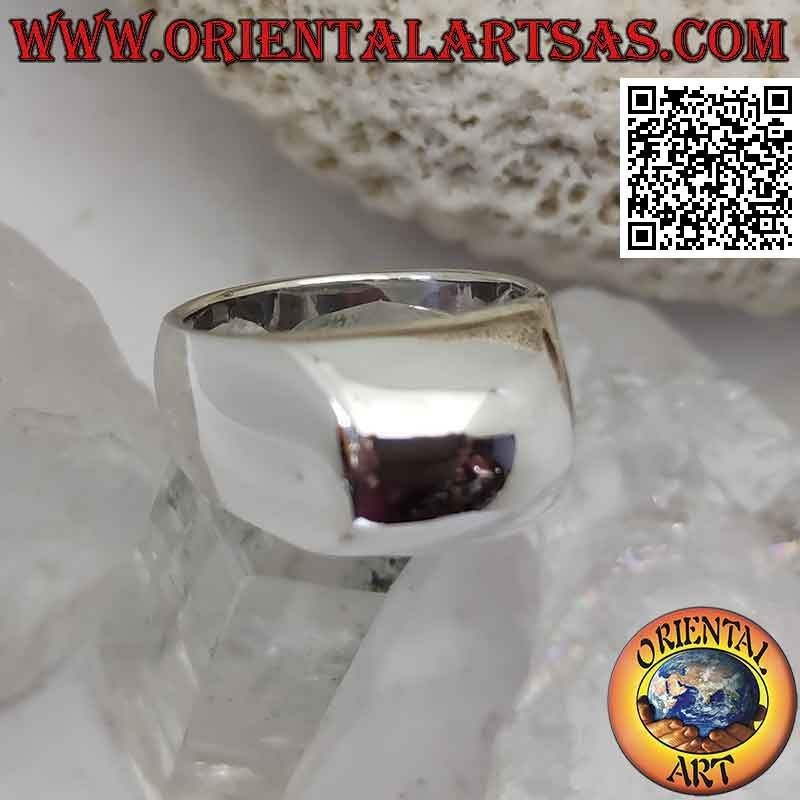 Anillo plateado liso con talle redondeado en la parte delantera