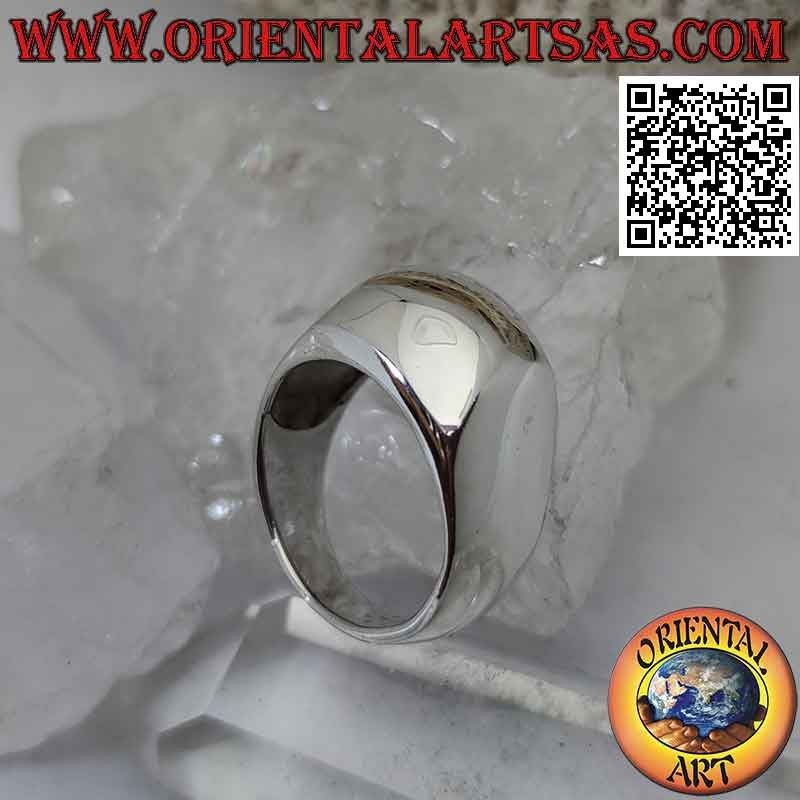 Bague en argent lisse avec taille arrondie sur le devant