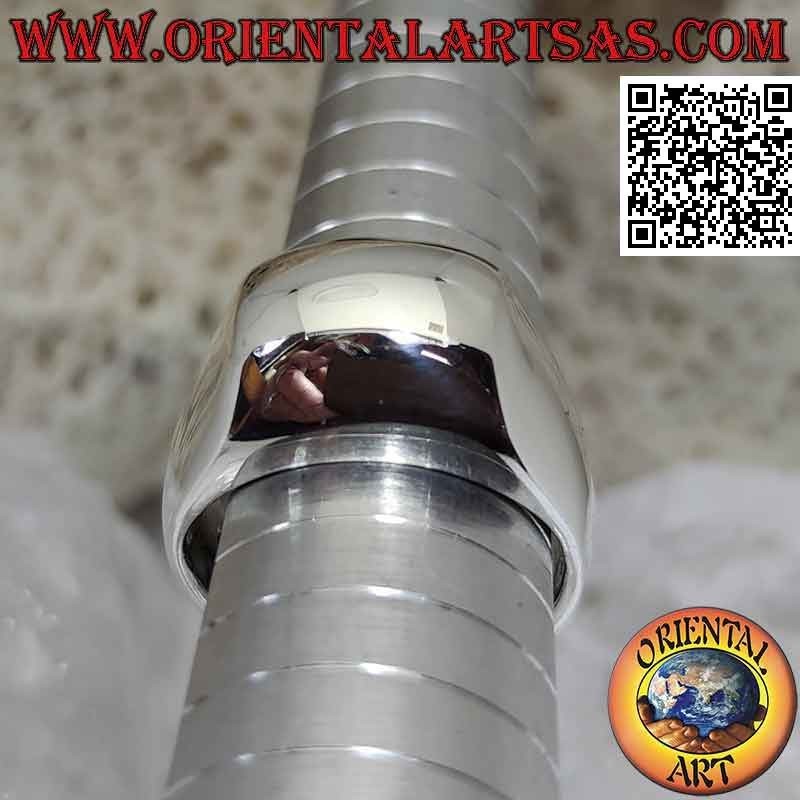 Anillo plateado liso con talle redondeado en la parte delantera