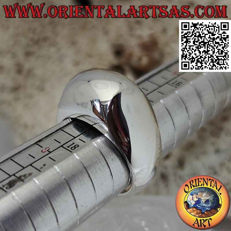 Bague en argent lisse avec taille arrondie sur le devant