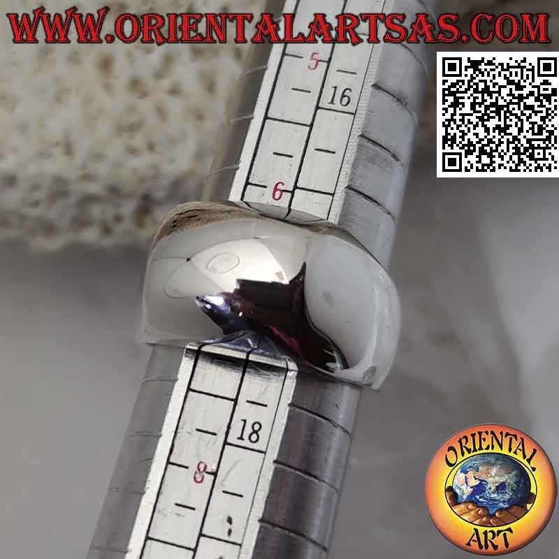 Anillo plateado liso con talle redondeado en la parte delantera