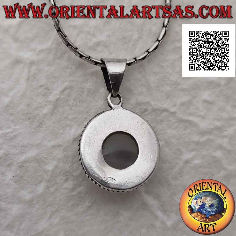 Pendentif en argent avec cabochon rond en agate mousse entouré d'un double tissage