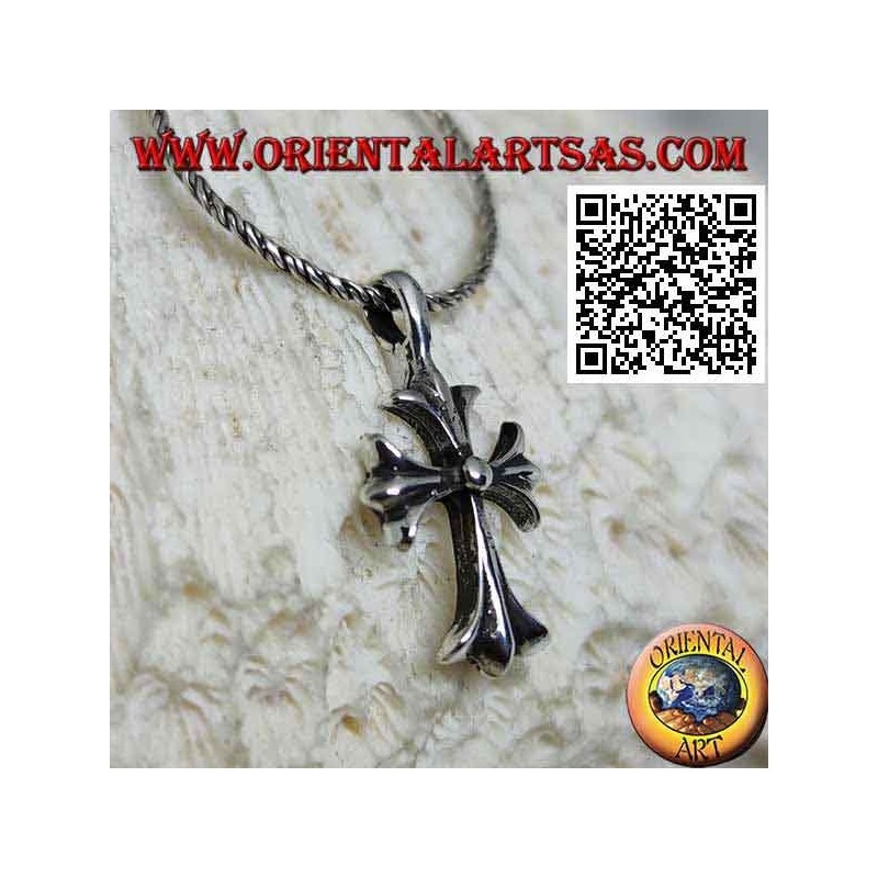 Pendentif en argent, croix latine à trois points terminaux