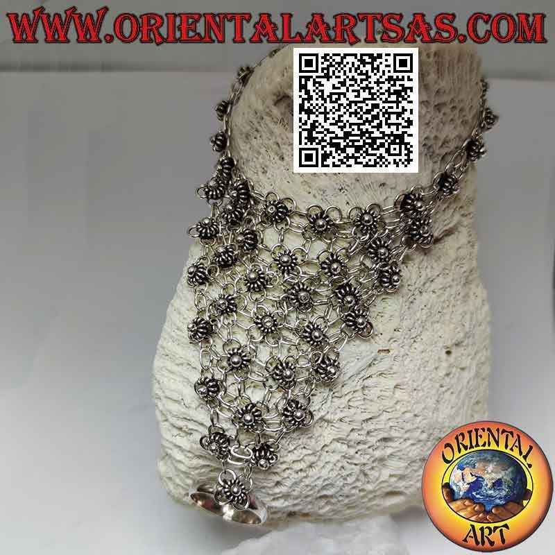 Kiss in 925 ‰ silver entirely composed of small flowers linked together