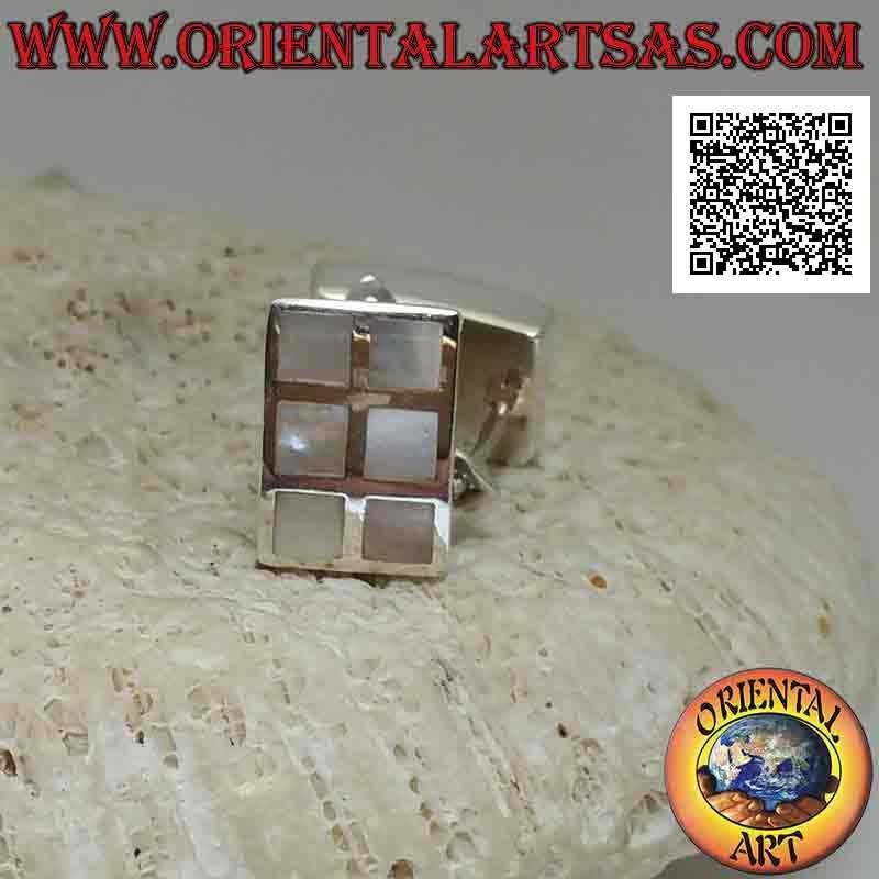 Boucles d'oreilles en argent avec fermeture à levier, rectangulaires avec 6 carrés de nacre affleurante