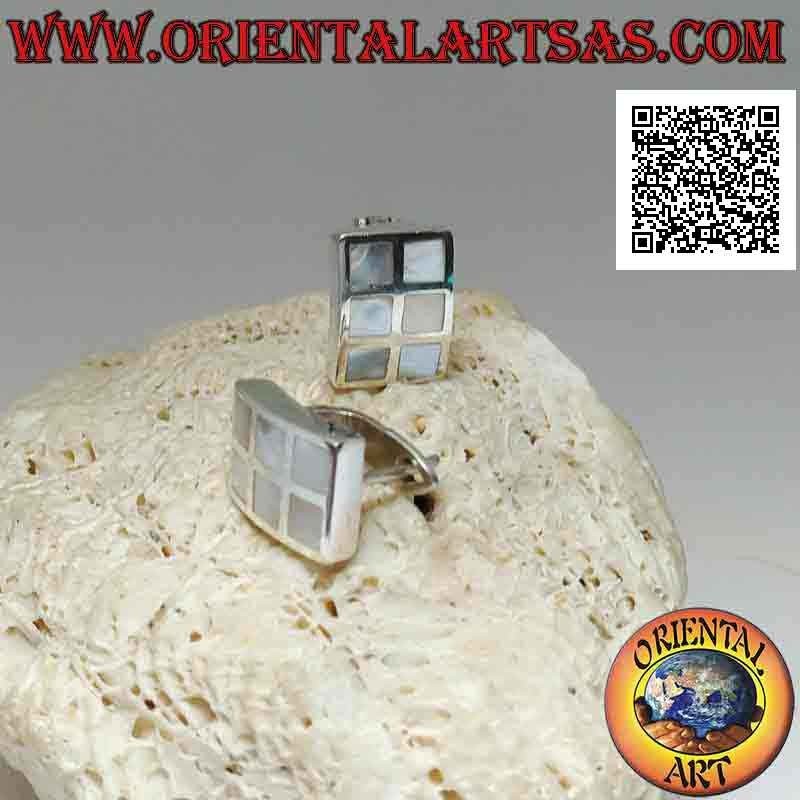 Boucles d'oreilles en argent avec fermeture à levier, rectangulaires avec 6 carrés de nacre affleurante