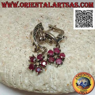 Boucles d'oreilles en argent, noeud avec marcassite et fermeture à levier et pendentif fleur de 5 rubis ronds naturels