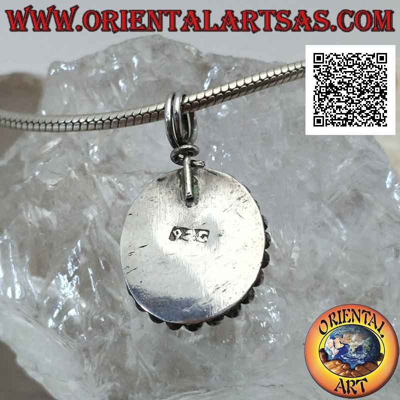 Colgante de plata con cabujón ovalado estrella negra (Diópsido) rodeado de tejido y fila de bolas lisas