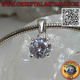 Pendentif en argent avec point lumineux de zircon rond