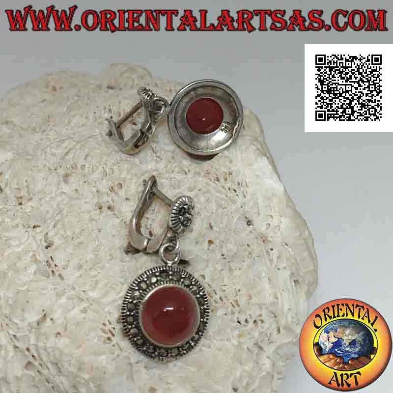 Silberohrringe mit rundem Cabochon-Karneol, umgeben von Markasit (Hebelverschluss)