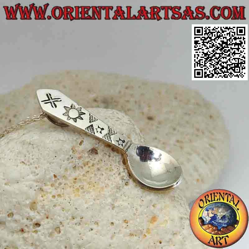 Pendentif en argent en forme de cuillère avec symboles astraux gravés