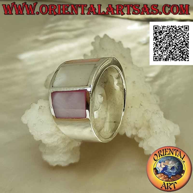 Anello in argento fascia liscia con tre madreperle multicolor incastonata a filo (3)