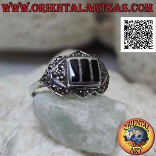 Silver ring with three onyx rectangles in relief surrounded by bidirectional arrows of marcasite
