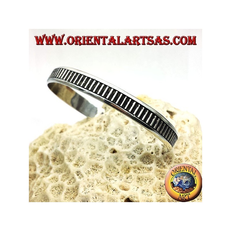 Bracelet rigide argent à la main