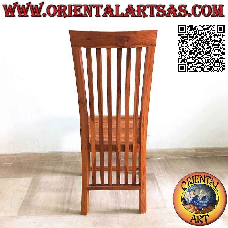 Silla de respaldo alto con bandas verticales paralelas a rayas en madera de teca