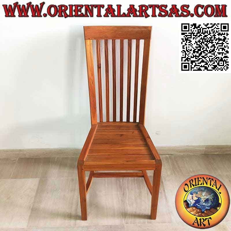 Silla de respaldo alto con bandas verticales paralelas a rayas en madera de teca