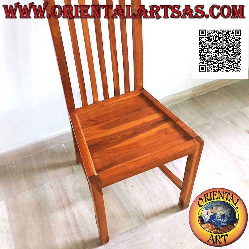 Chaise à dossier haut avec bandes verticales parallèles et carrés sur le dessus, en bois de teck