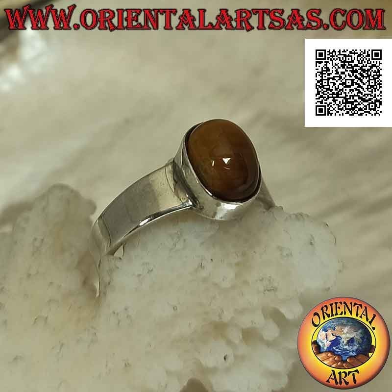 Anello in argento con occhio di tigre ovale cabochon su montatura liscia