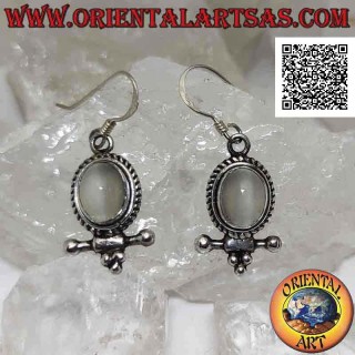 Boucles d'oreilles en argent avec pierre de lune ovale cabochon entouré d'entrelacements et bâton avec des boules en dessous