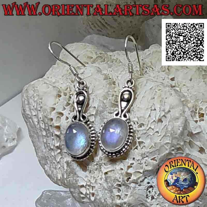 Boucles d'oreilles en argent avec cabochon ovale pierre de lune arc-en-ciel entouré de boules