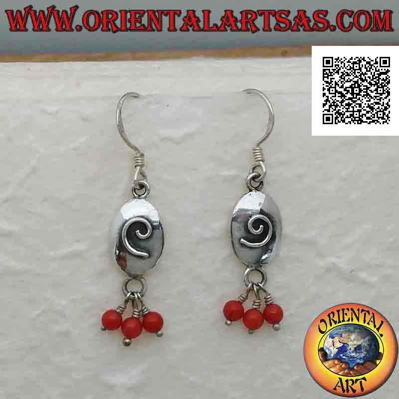 Orecchini in argento a monachella, ovale con spirale in rilievo e tre perline corallo pendenti