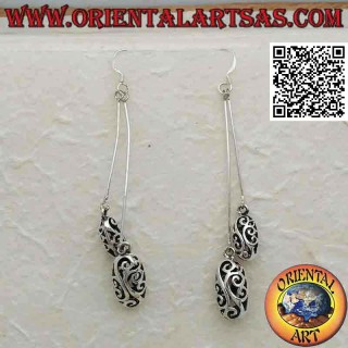 Boucles d'oreilles en argent avec une paire de bâtons et ellipsoïdes ajourés suspendus