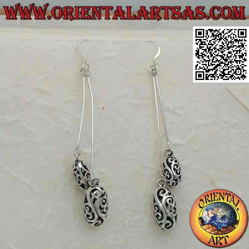 Boucles d'oreilles en argent avec une paire de bâtons et ellipsoïdes ajourés suspendus