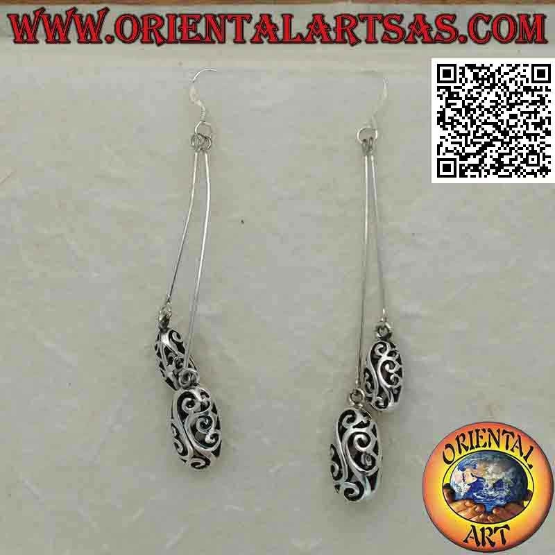 Boucles d'oreilles en argent avec une paire de bâtons et ellipsoïdes ajourés suspendus