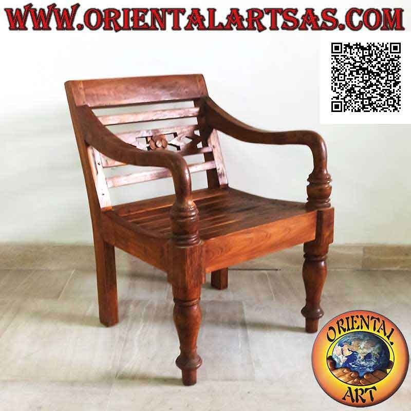 Fauteuil bébé dans le style des tombolas avec fond de bandes de bois, en bois de teck