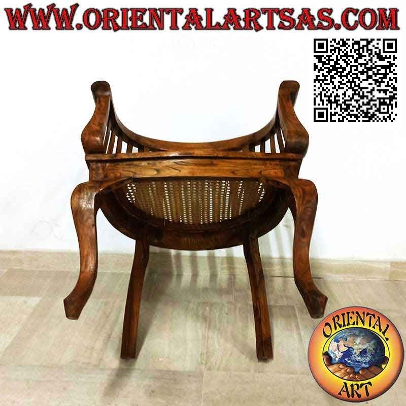 Poltrona moderna "round" in legno di teak e seduta in paglia di Vienna