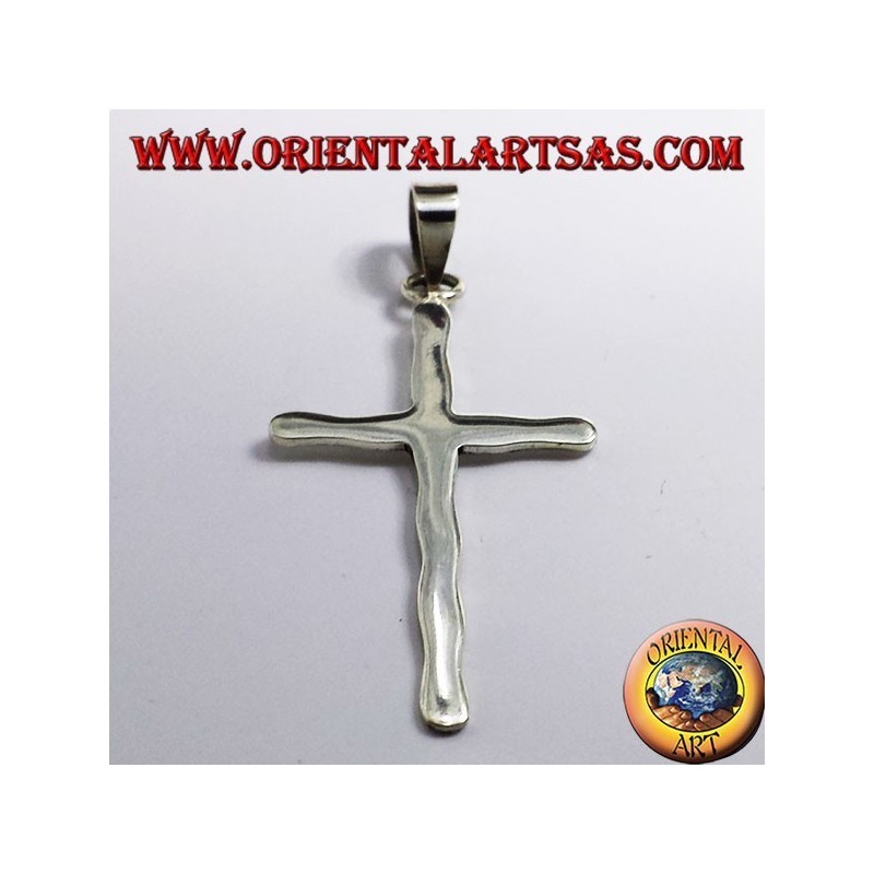 colgante de cruz de plata martillado