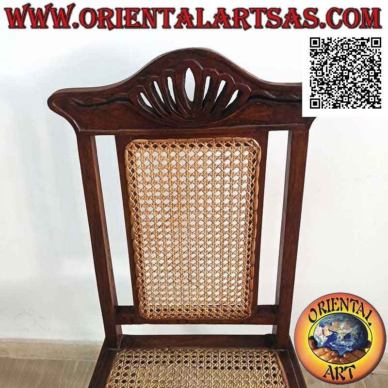 Silla de estilo colonial con flor de loto, en madera de teca y asiento y respaldo de paja de Viena